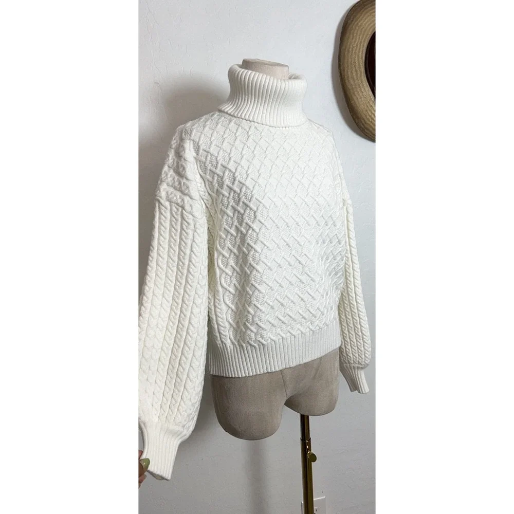 Magaschoni White Cable Knit Turtleneck Sweater Large L Basketweave Cropped Soft